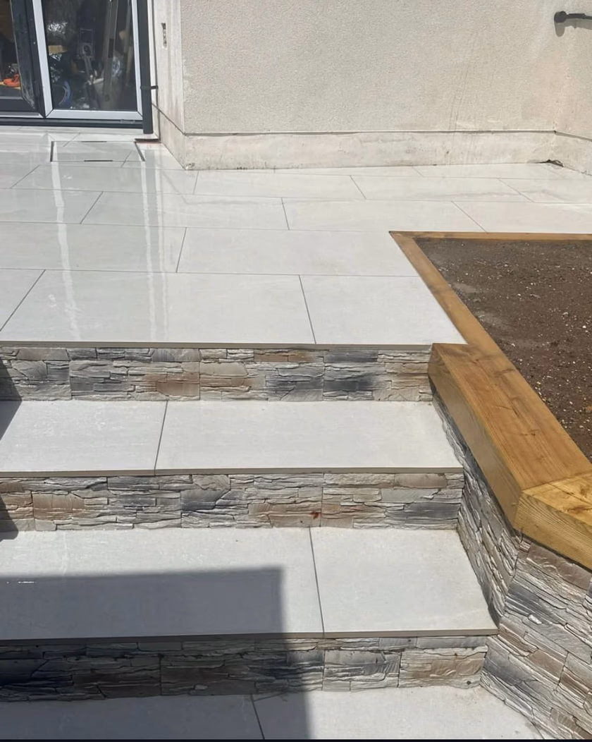 Porcelain patio garden with timber pergola (7)