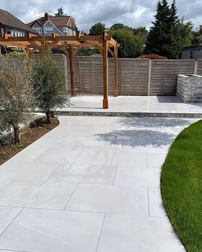 Porcelain patio garden with timber pergola